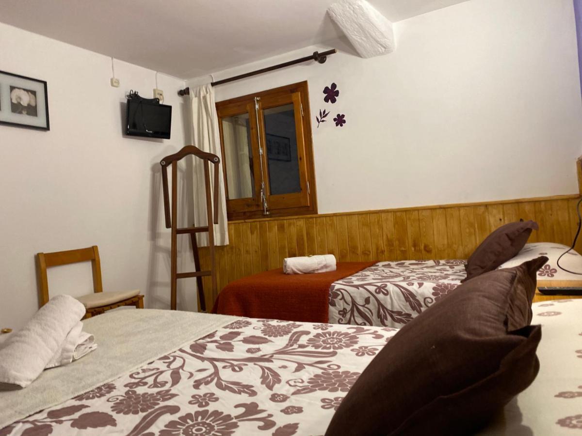 Hostal La Cuineta De Cal Triuet Gósol Eksteriør bilde
