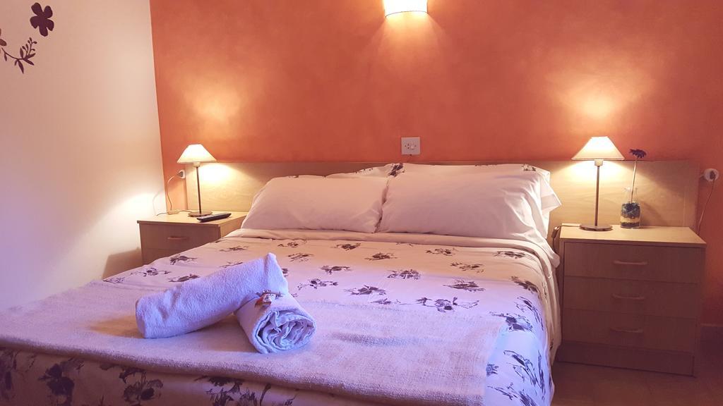 Hostal La Cuineta De Cal Triuet Gósol Eksteriør bilde